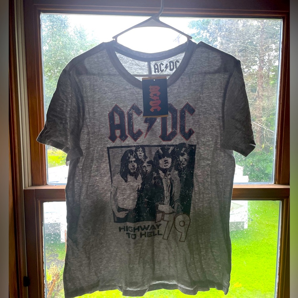 AC/DC short sleeve shirt Size Medium, 100% cotton, New condition